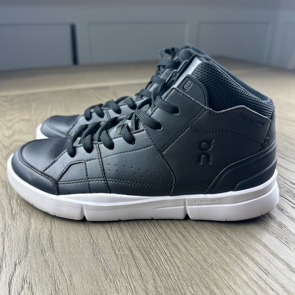 OnRunning Roger Clubhouse Mid Sneakers. Men’s size 8.5.